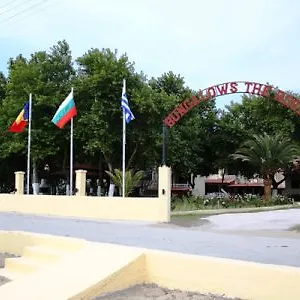 Roses Bungalows Отель Неос-Мармарас